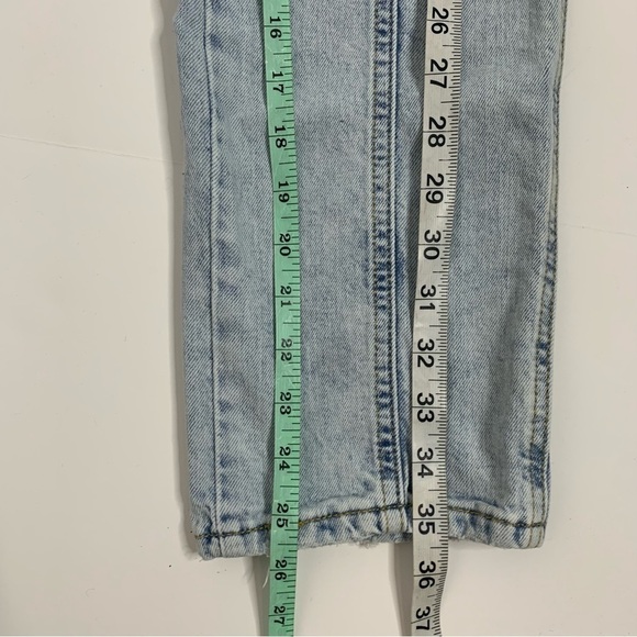 Universal Thread Women's High-Rise Slim Straight Jeans - Picture 13 of 14